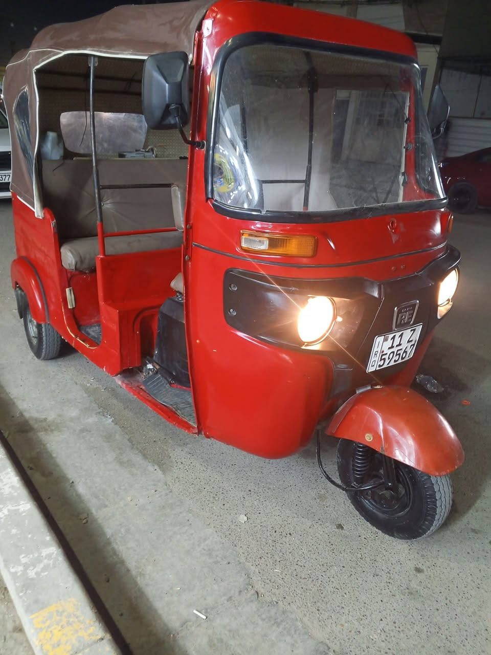 18 رقم وسنويه لوحات نكليزي داخله هزه  مكاني بغداد الغزاليه السعر 4و800 مكفولة من ضربه معمره تعمير عام ***********
