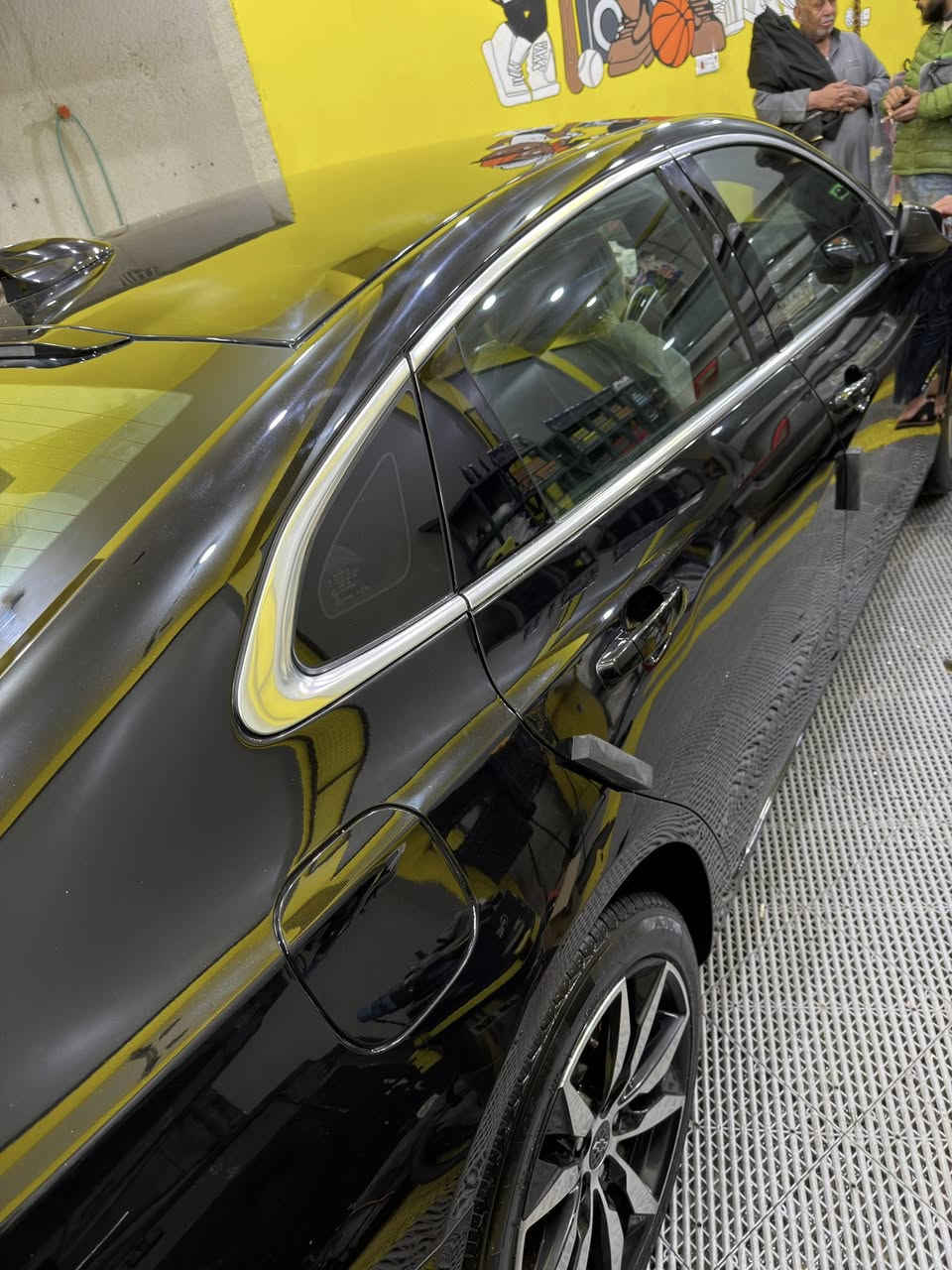 شيفرولية ماليبو موديل 2021 فول مواصفات
#الضرر : جاملغ امامي ايسر مع البنيد وفتح باب السائق 

#الرقم : بغداد وكالةعامه )

#الكفالة : نكفل السيارة من الغرق  

#المواصفات :

▪️السيارة : شوفرليت ماليبو rs 

▪️الموديل : 2021

▪️المحرك : 1500 توربو (اربعة سلندر)

▪️حجم الويل: ويل كب حجم 18 اصل مع طقم تايرات بحالة ممتازة

▪️غرفة السيارة : كشنات السيارة مخمل اسود

▪️رادار امامي مانع تصادم

▪️رادار جانبي ( نقاط عمياء ) بالمرايا الجانبية

▪️حساس خلفي اصل

▪️حساسات ورادارات الانحراف عن المسار

▪️لايتات اصفر اصل عالي وناصي مع كشافات دعامية LED

▪️شاشة الدشبول حجم كبير (ايباد) للتحكم بايعازات السيارة

▪️تحكم فول كهرباء لكرسي السائق

▪️بصمات عدد 1 للابواب مع بصمة جنطة وبصمة تشغيل وتشغيل عن بعد 

▪️تدفئة لكشنات المقدمة

▪️سستم صوت

▪️تحكم ستيرن جهتين بلوتوث وحاكية وكروس سرعة وتحكم صوت 

▪️نظام ABS

الاتصال على : ***********
