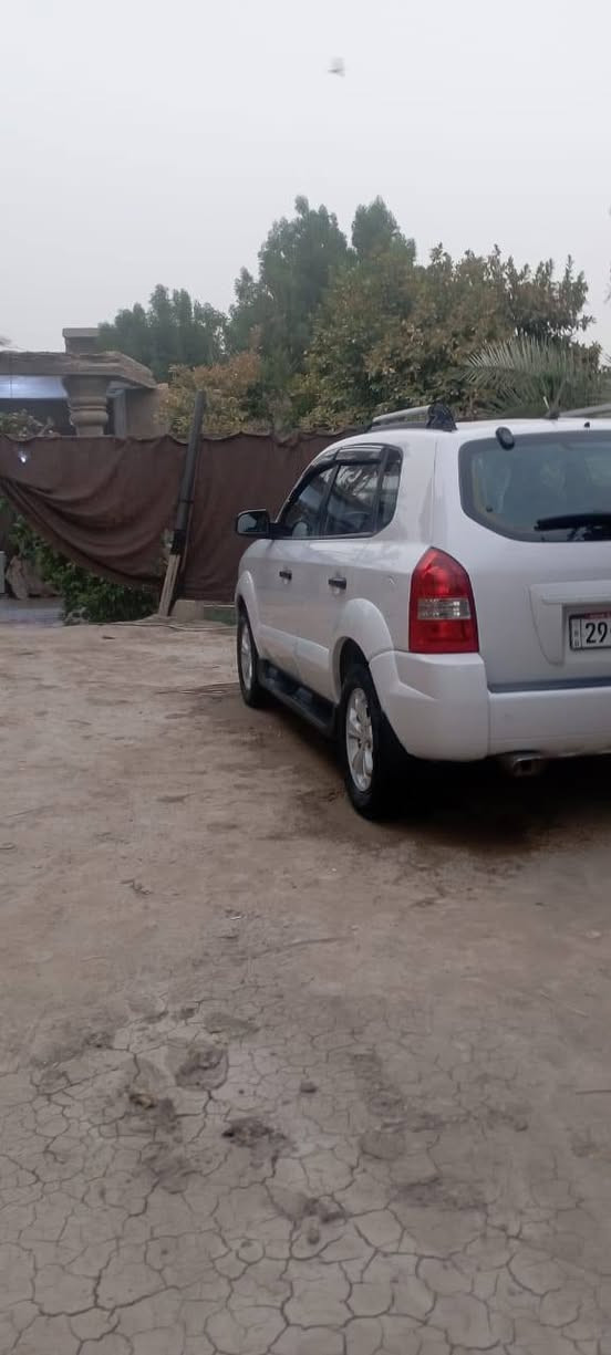 السلام عليكم 
توسان موديل 2009 ابيض اللون محرك ٢٤٠٠ دوش كير ومحرك مكفولات من التنقيص والتبخير تخم تاير جديد بيها صبغ فقط الجاملغ الخلفي فقط وما مفتوح اي برغي بيها بلاديه رقم دولي سنويه جديده كامره حساسات فور ويل تبريد تدفئة شغال كهربائيات شغاله السعر١١٨ و بيها مجال قليل جدا رقم الهاتف *********** مكاني بابل
