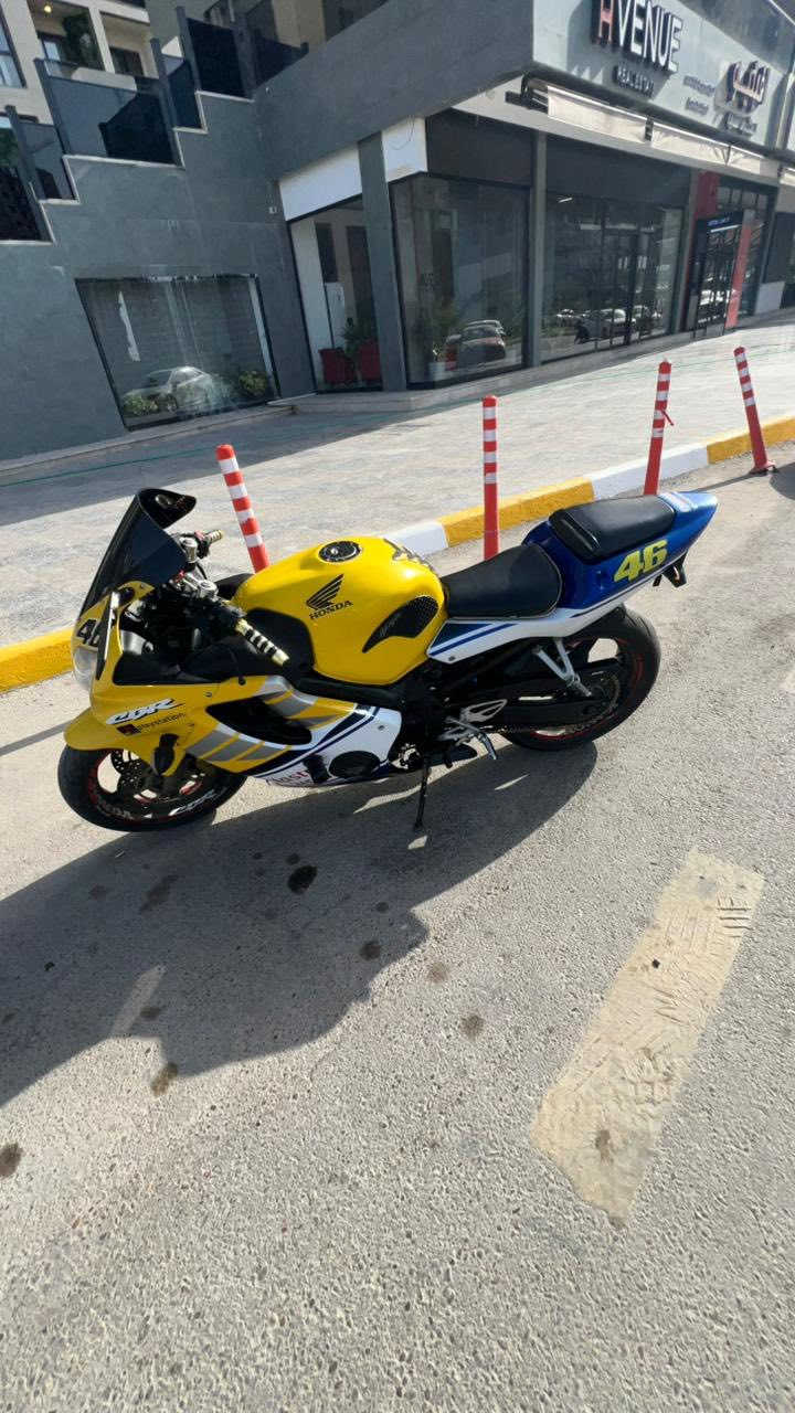 السلام عليكم
دراجة أفوراي-600cc
-كفالة كير + محرك
-نظافة90‎%‎
-سعر:28$
-عنوان:بغداد 
تواصل هاتف 📞 
***********
