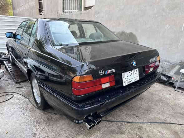 للبيع او مراوس حسب القناعه بي ام ٧٣٥ موديل ٩١ محرك ٦ سلندر كير اوتماتيك سياره فول مواصفات 
صدر كهربائيات كلها شغاله وجاهزه تبريد كامل داخل نضيف ويل كب فتحه سنتر لوك شغال سياره مكفوله من الضربه 

سياره بسم خالي متوفي ودا نمشي بجرائات القسام اله يكمل القسام يله احولها الي يحب يشتري اني حاضر 
السعر ٢٢ ورقه وبي مجال العنوان بغداد حي الخضراء 
***********
