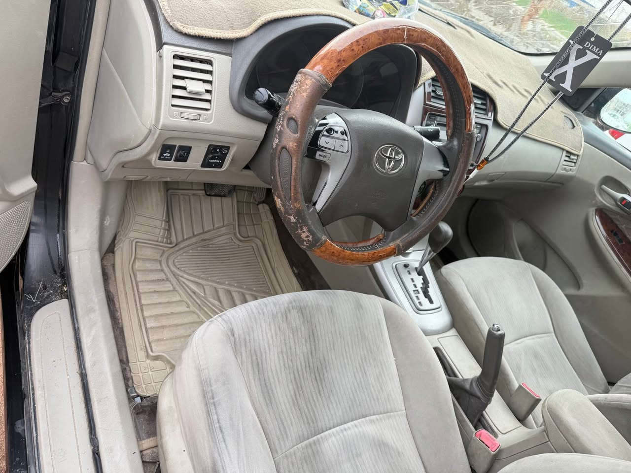 كورلا وارد خليجي موديل 2009 رقم بغداد بأسمنه بيها قطعتين فقط بدون دواخل مكينة 1800 السعر 100 للاستفسار ***********//*********** النجف, العراق
