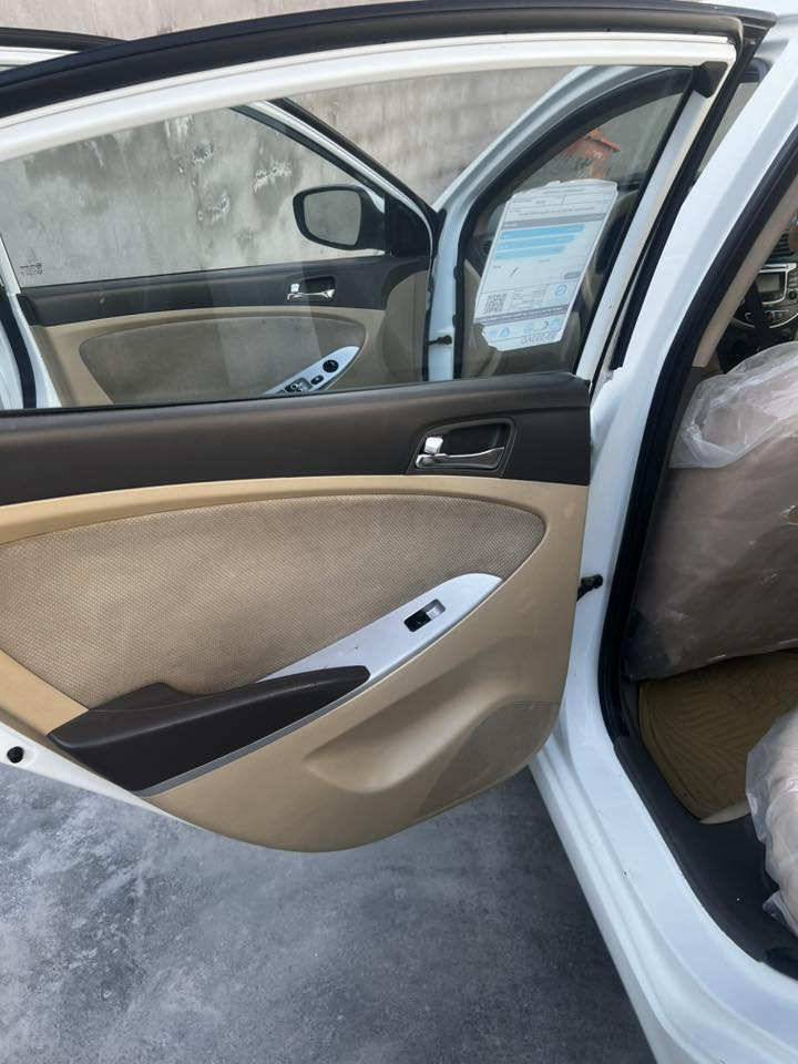 اكسنت 2011 حداديه مكفوله فتحته سقف دبل قطره محرك ١٦٠٠ بيها رصعات ملاحضات السعر ٨٥ وبيها مجال للاستفسار الاتصال ***********
