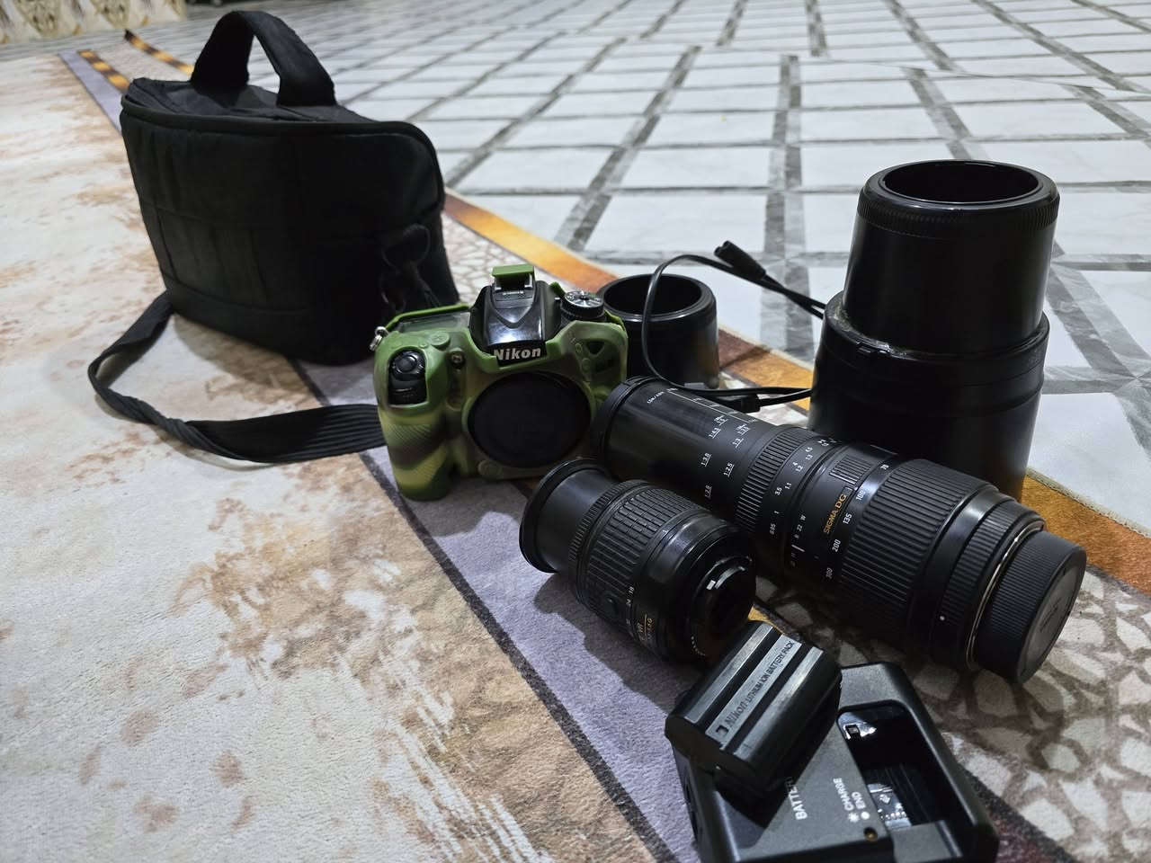 كاميرا للبيع نيكون 7100 دي مع كامل ملحقات
حزام ضهر 
بطارية + شاحنة 
زوم رياضي 300.70 
مع زوم 50.ملم
مع هود كبير وزغير
مع جلاتين
مع ناقل صور
بسعر مناسب 450 ألف
رقم الهاتف 
***********
موجود واتساب
