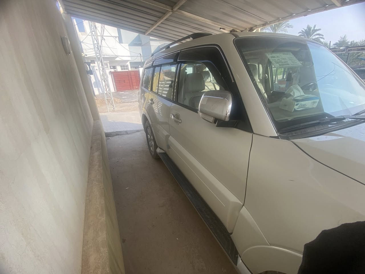 السلام عليكم باجيرو 2015 للبيع لون ابيضّ حبتور فول مواصفات رقم أربيل السياره كلين بيه فقط بارد اقل الشبر يم قبق البانزين ووضعه بالباب الخلفيه الوره السايق عل كد إصبع هم بارد السياره جديده فول مواصفات ام الدمام كشنات جلد الكشنات الاماميه كهرباء شاشه كاميره خلفيه حساس خلفي وحساس امامي السياره كفاله عامه من كشر ومكينه وكير وحدادين وصدر ماشيه 159 الف كيلو قابل للزياده السياره مكانه ديالى الخالص سعره 188 ورقه وبيه مجال للاستفسار ***********
*********** 
موجود واتساب او ماسنجر او اتصال
