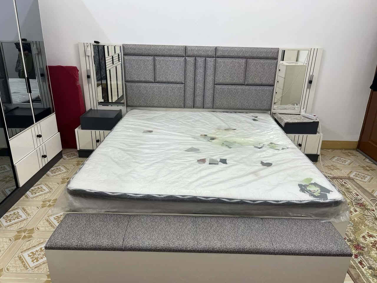 السلام عليكم غرفه نوم غير مستخدمه بالكارتون عشر قطع جديده وحديثه تجي وشوف ابعينك اخذته 1850 موجود الوصول هم ودوشكها أصلي ضمان خمس سنوات الوصول هم نشارها وتاريخ شوكت ماخذه *********** اني مكلف بالنشر هذا رقم صاحبها موجود
