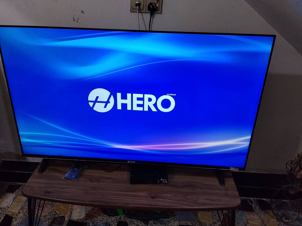 السلام عليكم
شاشه حجم 50 لو 52 
فول انترنيت بهه خيال بسيط بل شاشه بس شغاله كامله
نوعه هيرو مكاني دولعي 
سعرها 120بيهه مجال


**إذا كنت صاحب هذا الإعلان وتريد حذفه لأي سبب، رجاءا أرسل رسالة إلى الدعم الفني**