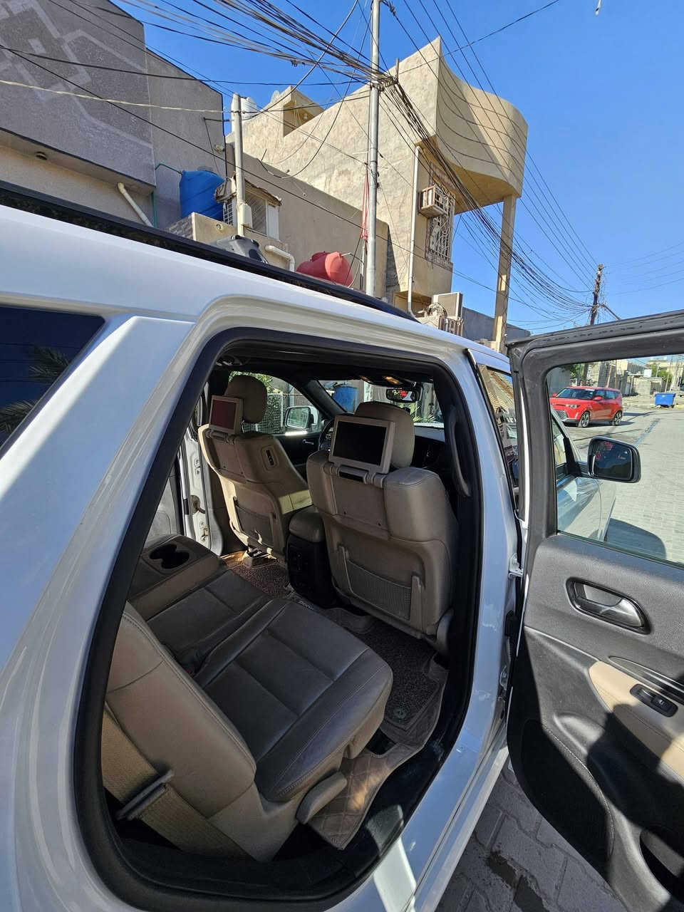 دورنكو خليجي GT 
السيارة مكفولة كفالة عامة 
( بدون ضرر ) 
الرقم : مرقم أربيل

المواصفات :

▪️دوج دورانكو لون ابيض
▪️الموديل 2021
▪️المحرك : . 3.6L . V6 (ستة سلندر)
▪️العداد : 65الف
▪️حجم الويل : ويل كب حجم 20
▪️بصمات للابواب عدد 2 مع بصمة جنطة وبصمة تشغيل وتشغيل عن بعد
▪️لايتات زينون عالي وناصي مع حاجب LED مع كشافات دعامية زينون
▪️فتحة سقف ( سلايد روف )
▪️حساسات خلفية اصل
▪️كامرة خلفية دوارة اصل
▪️شاشة الدشبول كبيرة للتحكم بايعازات السيارات
▪️تحكم فول كهرباء لكرسي السائق والراكب
▪️غرفة السيارة جلد بيجي اصل
▪️تبريد و تدفئة لكشنات المقدمة
▪️گير شفتر بالستيرن للتحكم بالگير العادي
▪️سستم صوت
▪️اشاير بلمرايا الجانبية 
▪️يدات الابواب نيكل
▪️تحكم ستيرن جهتين بلوتوث وحاكية وكروس سرعة وتحكم صوت 
▪️منافذ USB امامي وخلفي
▪️نظام ABS مانع انزلاق
▪️السيارة وكالة هارم جديدة وبوضع الشركة
 
 ال💎ــسعـر 🟥 :: اتصل عل رقم 

رقم صاحب ســـيـارة :: ***********
