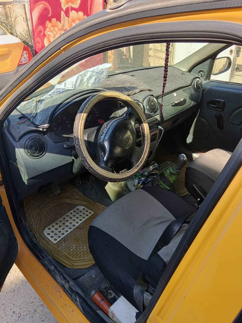 سلام عليكم رينو لوكان 2010 بسم الحجي سنويه 2030 تخم تاير جديد صدر امامي خلفي جديد تبريد مكينه كير حاويه رقم جديد هزه جديد مصفره هيه وغرامات تاخذ بصمه وخدام تصال على رقم غير متواجد على فيس ***********
