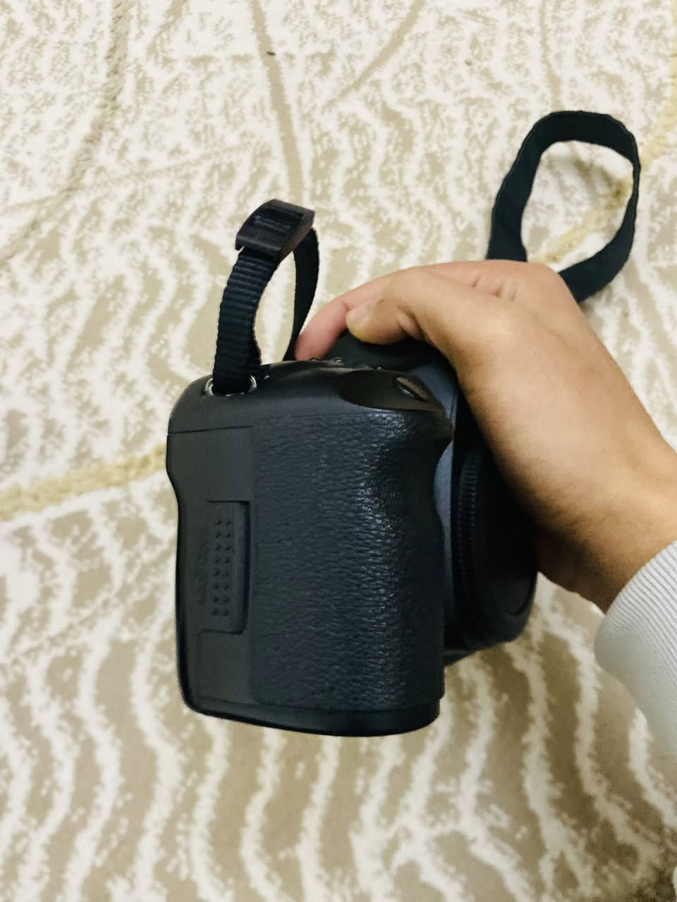 للبيع كانون d5 مارك 2
غنيه عن التعريف كاميرا جدا نضيفه 

🔚ملحقات 🔜

زوم رياضي 70/300. ✅

شاحنه تدعم شحن سريع✅

بطاريه تدوم طويلا ✅

رام✅

كاميرا كلش نضيفه مع زوم رياضي 70/300. سيكما 

بالكارتون جديده 

💣{سعر 400 وبيها مجال 🔥توصيل مجاني }

متواجد فيس واتس او اتصال ***********
