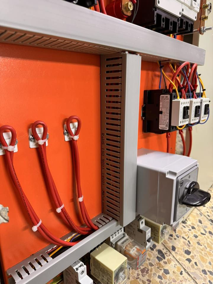 ⁨ الحمد لله
تم اكمال بورد ATS ثلاث مراحل 
وطني + مولد خارجي + مولد منزل 
ابعاد البورد 800*600*250
الدخول اعلى يسار والخروج اعلى يمين 
بإشراف المهندس حسين علي 
لصناعه البوردات الكهربائية بشكل احترافي 
البصرة-***********
#كهرباء #العراق #basra #آلبصرة #cotrol #بغداد #اكسبلور #بغداد #كربلاء #دوائر_كهربائية #تايمر_كهربائي #مهدسين #كهربائي #electrical #engineer #power⁩
