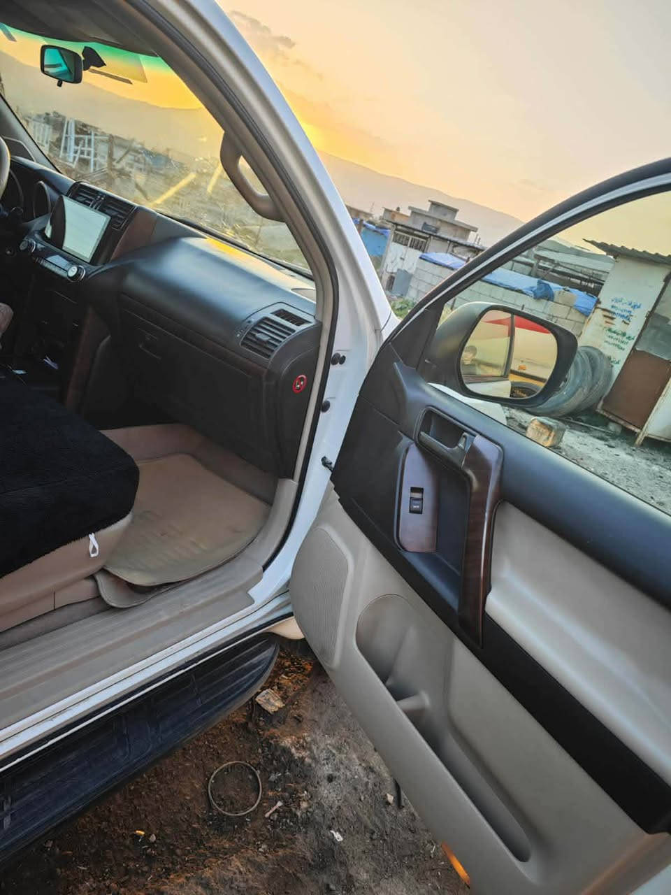 پرادۆ ٢٠١٢
لۆك لۆك هەموو شێتێكی لەسەر دەقی شەریكە ماوەتەوە 
بۆیاغی نیە كامل مواسەفات قەپات

بێ كەم و كورتی سیارەكە یەك دەستە و هەموو جارێك لە كاتی خۆی سێرڤسی بۆ كراوە .
گیر مەكینە كارەبایی هەمووی بە شەرت
پەیوەندی بكەن بە خاوەنەكەی بەم ژمارەیە

*********** 
*********** Lancaster, Lancashire
