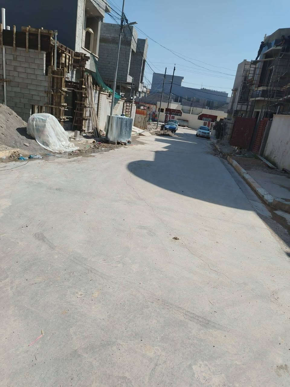 دار ل البيع العنوان فلاح الثانية ب ضهر دائرة المرور المساحة 100 متر  5*20
بناء 23 سند طابو الزهور الطابق الأول متكون من مطبخ + صالة + غرفة نضام اسويت + حمام + اتواليت خارجي

الطابق الثاني متكون من غرفتين نضام اسويت 

ناقص سقوف ثانوي 

كوبنات + ازاي داخل مرمر 

كوبنات خارج حلان 

السعر 120 مليون قابل ل التفاوض

التواصل ***********
