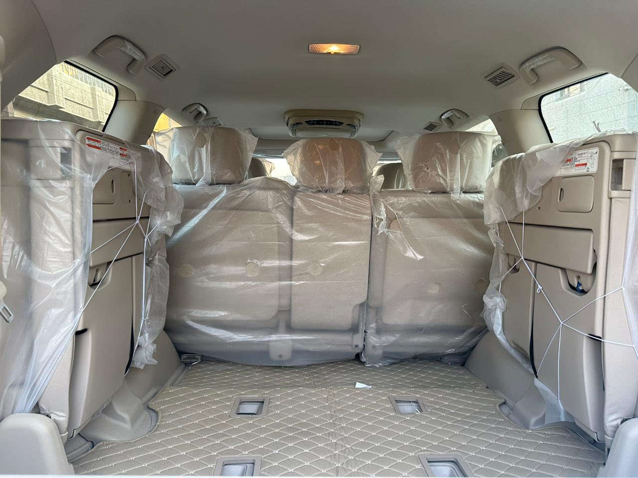 السلام عليكم
لاندكروز بريم اصل 
2021 كفالة عامة 
ماشية 30 وشوية 
السيارة جديدة جدا 
استعمال شخصي من الوكالة الزيرو 
***********
مكان السيارة بغداد 
مكينة 6 سلندر 4000
