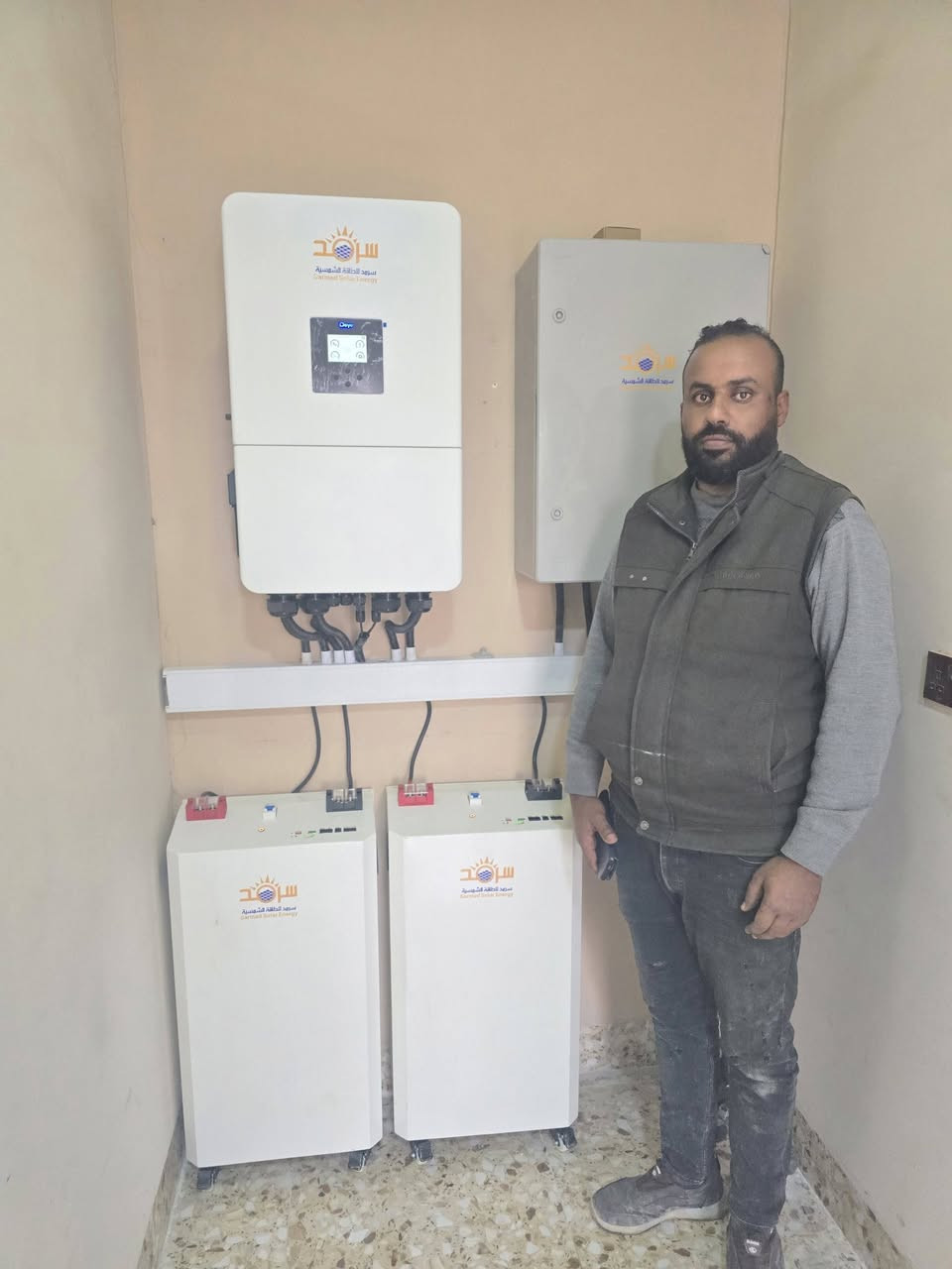 تم تجهيز وتنصيب منظومة طاقة شمسية ( تجاري )
بقدرة 16940W اي مايعادل (70Aنهاري – 20 ليلي )
     في كركوك 
 محطة تعيئة تل الورد المشيدة

وتتكون المنظومة من :
• ألواح شمسية عدد ( 28 )  نوع LONGI
• انفيرتر عدد ( 1 ) نوع Deye العملاق
• بطارية ليثيوم عدد ( 2 ) حجم 16K نوع فولت كايد حصرا
• بورد AC متكامل من قواعط دورة مع فيوزات مع مانع صواعق ارضي
خدماتنا في منظومة الطاقة الشمسية :
• ضمان الألواح ( 15 ) سنة وتدوم اكثر من ( 25 ) سنة
• ضمان البطاريات ( 5 ) سنة وتدوم اكثر من ( 10 ) سنة
• ضمان انفيرتر ( 5 ) سنة وصيانة مجانية ( 1 ) سنة كامله
• اعداد الكشف وتقديم الاستشارة المجانية
• التجهيز والتنصيب والتشغيل

توفر هذه المنظومة حلاً فعالاً ومستداماً لتأمين احتياجات الكهرباء مما يساهم في تقليل التكلفة والحفاظ على البيئة إذا كنت تبحث عن حلول طاقة موثوقة وفعالة , تواصل معنا الآن لتقديم الاستشارة المجانية ومناقشة احتياجاتك الخاصة .

العنوان : فروعنا منتشرة في كافة محافظة نينوى :

ناحية الكوير 

الموصل - حي الرفاعي - سايدين القسم
 
سهل نينوى - سايدين موصل كركوك

للطلب والاستفسار اتصل بنا على الأرقام التالية :
سرمد_
 ***********_***********
*********** -*********** /
*********** -*********** / 
==================================
نذكركم بأن فريقنا الهندسي والفني مستعد لتجهيز وتنفيذ كافة فئات مشاريع منظومات الطاقة الشمسية في محافظتنا العزيزة وجميع اعمالنا مشمولة بالضمان الحقيقي .
سرمدللطاقه الشمسيه 
الوكيل الحصري لـ شركة VOLT GUIDE
جـــودة - ابـتـكـار - ضـمــان
