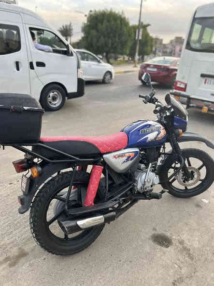 السلام عليكم عندي هاي بوكسر للبيع بدون اوراق نضيفه كلش رايدها قفل قفل 850 الف بيه فقط چواكيج صوت مال جواكيج نكره سلف كهربائيات كله شغاله مكاني بغداد
