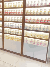 فاترينات للبيع  نضيفات تفصل زين خشب نوعيه زينه كمل من كلشي سعر خاص وبلا خدمه *********** رقم ***********@
