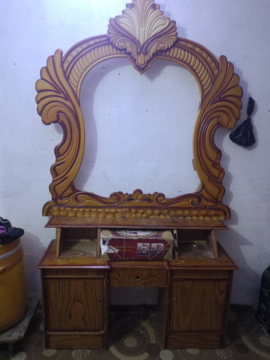 غرفه كامله السعر 400عوزه مرايه نضيف العنوان العمارات الملح مقابيل حي الخضراء قرب مدرسه رقيه الانصاري قرب فلاح المضمد *********** عمارة, ميسان
