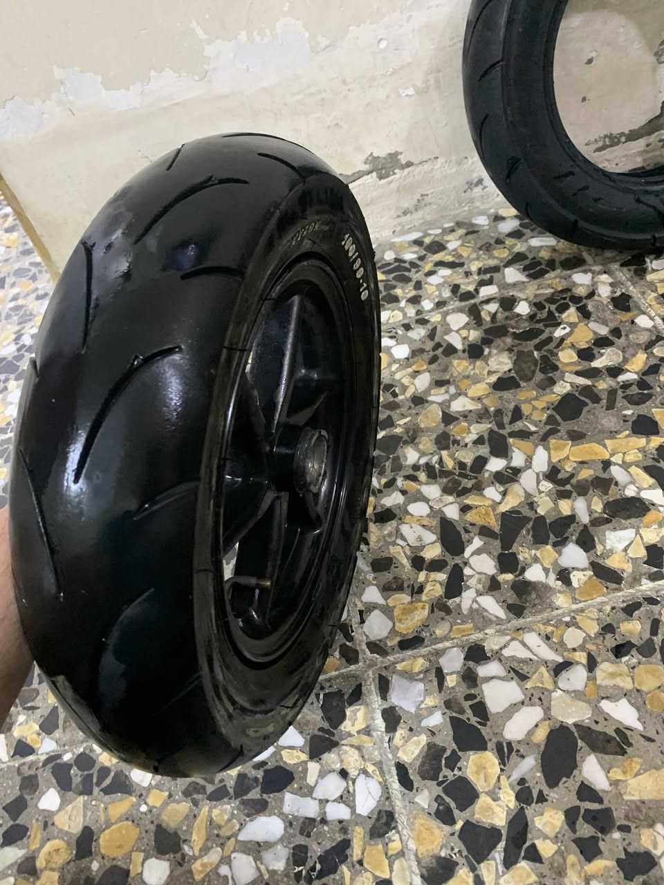 سلام عليكم تايرات للبيع جلاتين مال جيتي ار واحد عادي وياهن بس لتايرات للبيع ا


**إذا كنت صاحب هذا الإعلان وتريد حذفه لأي سبب، رجاءا أرسل رسالة إلى الدعم الفني**