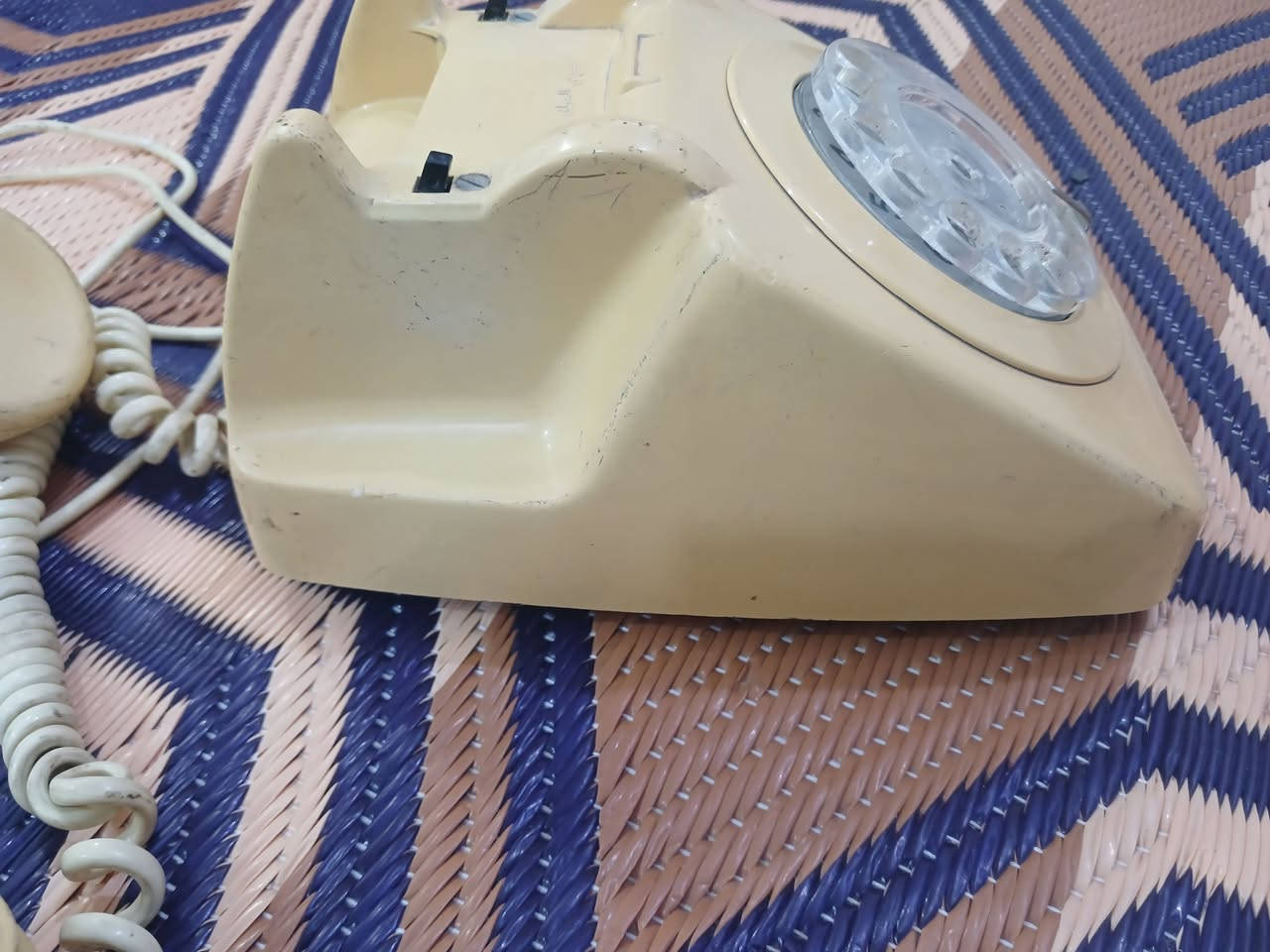 هاتف أرضي قديم من السبعينات عدنا  صنع في العراق 
باللون العاجي/الكريمي  
للبيع


**إذا كنت صاحب هذا الإعلان وتريد حذفه لأي سبب، رجاءا أرسل رسالة إلى الدعم الفني**
