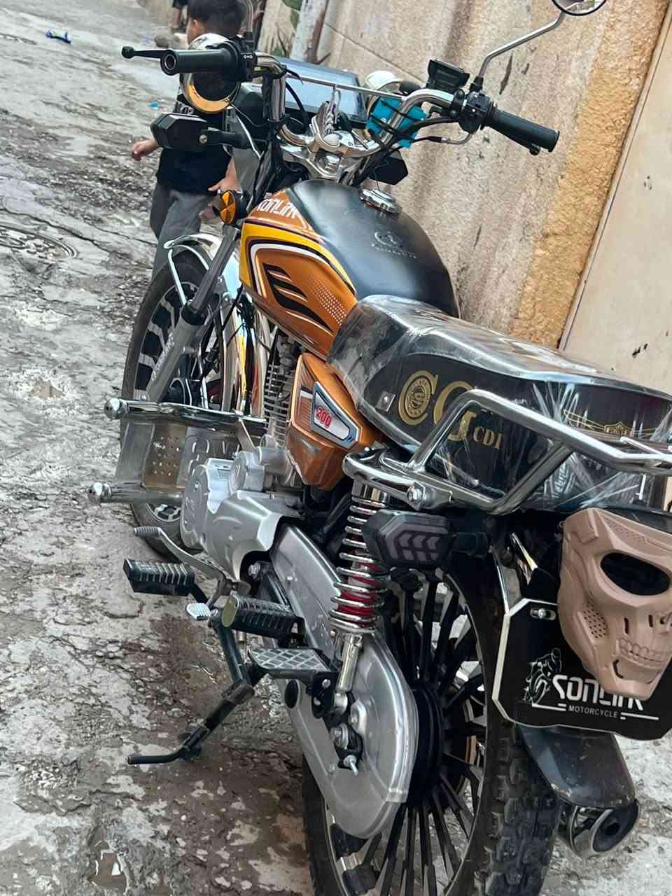 سلام عليكم دراجه لبيع سيفان موديل /  2025 ماشيه 2000 سعر 750 و بيهه مجال مكان ديالى جديده شط رقم الهاتف /***********  مكفوله كفاله عامه
