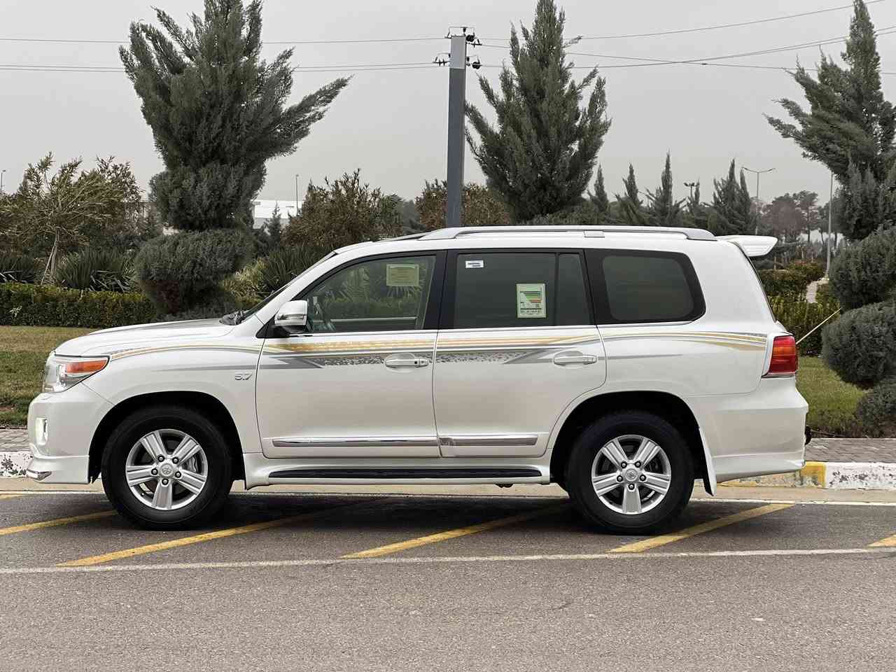 تويتا لاند گروزر موديل 2012 بريم 8 سلندر فوول مواصفات GXR + گير ئوتوماتيك + به صمه +فتحه + داخل فورميكا + تبريد مر كزي + ثلاجه + ئاوينه شه فت + پيشو دواي حاسه + هه زاز + لايت زينون + به خي لايت + كوشن جلد + كوشن كا ره با + 7 راكب + ABS + كاميرا + شاشه + قفل ئه كسل + مابه سبغ + محرك+ و گيري ما مفتوح+ ماشيه 132 كيلومتر سه نه وي تا 2029 جديد+ سعري 358 💵 وه ره قه ☎️***********☎️ عينوان سليماني
