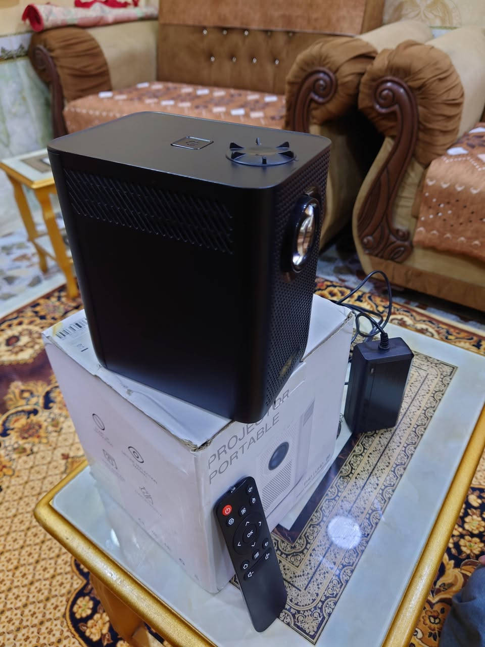 للبيع داتاشو HONGTOP S30 MAX ✨
بسعر 40 الف

إذا تريد شاشة سينمائية بالبيت أو للألعاب والعروض، فهذا الخيار مناسب جدًا 👌

🔹 المواصفات:
✅ دقة Full HD 1080P
✅ يدعم تشغيل محتوى 4K
✅ سطوع 400 ANSI Lumens
✅ نظام Android 10
✅ معالج Allwinner H700
✅ ذاكرة 2GB RAM + 16GB ROM
✅ يدعم Wi-Fi وBluetooth
✅ يدعم Screen Mirroring للموبايل
✅ شاشة عرض من 40 إلى 120 بوصة
✅ سماعة مدمجة ومنفذ HDMI وUSB

📦 الجهاز بحالة ممتازة وجاهز للاستخدام.

💰 السعر: 40 ألف.

📩 للاستفسار أو الحجز راسلني على الخاص.
يتوفر توصيل


**إذا كنت صاحب هذا الإعلان وتريد حذفه لأي سبب، رجاءا أرسل رسالة إلى الدعم الفني**