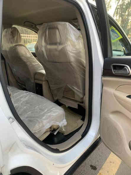 السلام عليكم
جيب لمتدد 2015 خليجي 
ماشية 105 
سنوية جديدة بأسمي هزة جديدة
محرك وگير شرط
بيها باردات قليلة جداً
السيارة جديدة مال بيت 
صدر جديد باتري جديد
المواصفات ⬇️
 تشغيل عن بعد شاشه جبيره
شفتات ستيرن
جنطه كهربائي شفط
حساسات خلفية
قطعتين تبريد ثلج
كشن خزن ميموري وضعيات قيادة
مقاعد جلد اصليه
كهرباء (تدفئة+تبريد)
كشن خلفية تدفئه
تدفئه بالستيرن   
يدات ستيل اصل
كامرة خلفية 
استيرن كهرباء + تدفئة
فول تحكم استيرن 
ناقل حركة ٨ نمر
نظام سبورت S
نضام اقتصادي
مري _جانبي_تدفئة مرايا_جانبية_حساسة_للضباب_ تعمل_
تلقائياً + اشارة بالمري
لايت عدسات زنون
كلوب طوارء بلجنطه

عنواني موصل حي العربي 
***********
***********
السعر 250 وبيها مجال
