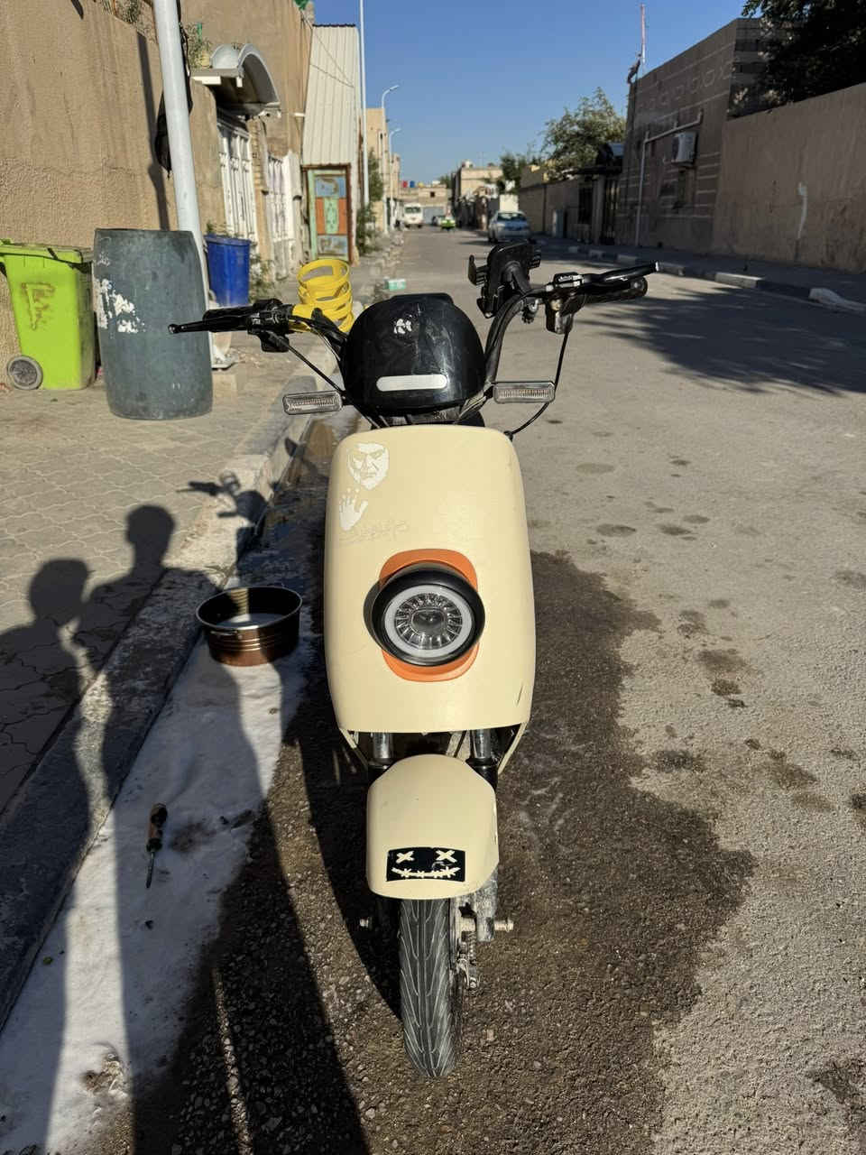 سلام عليكم دراجه شحن للبيع  دراجه نضيفه أربع بطاريات كشن وره ما بيه سرعه 60 شاحنه وياه السعر 250 وبيه مجال العنون البصره الزبير المربدالجديد الرقم ***********
