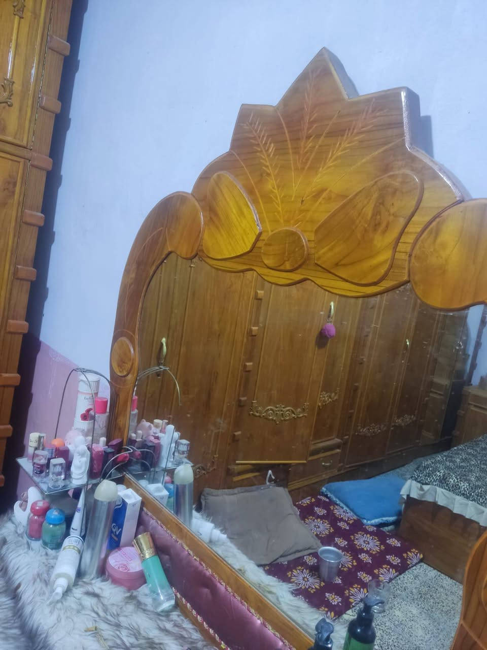 غرفة للبيع مستخدم نظيف مستعجلين على بيعته لأن أبو الأيجار واگف بل باب اليريده ياخذه سعره 725 متواجد واتس اب واتصال هذا رقمي ***********
