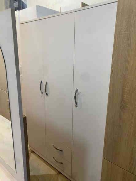 خشب mdf درجة اولى 
يوجد 2 باب 
3 باب 
4 باب 
6 باب 
***********
