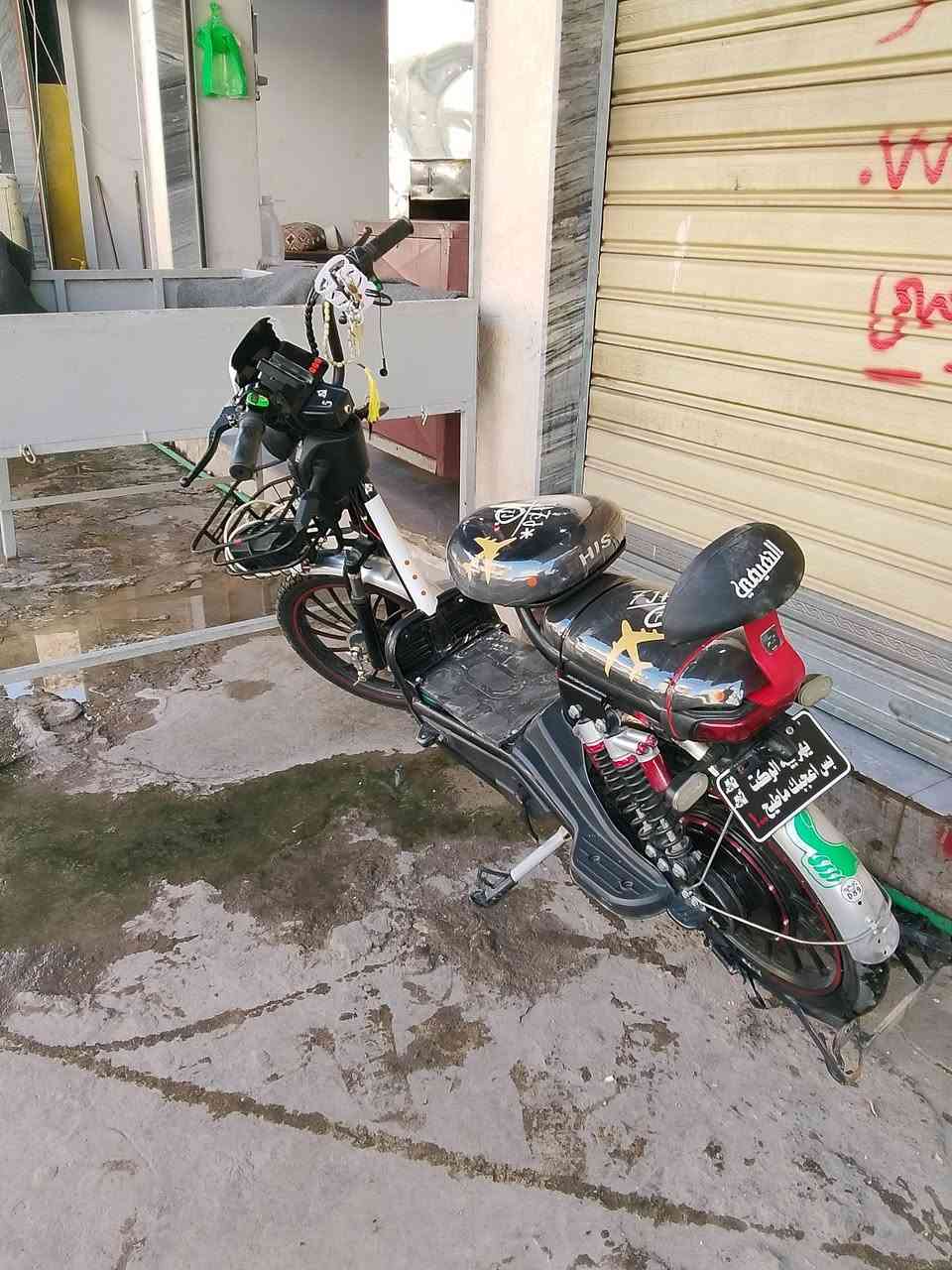 ماطور شحن للبيع
كلو شغال شرط 💯💯
لايت اشاير يمين يسار و خلاط💯💯
تايات جدد 💯💯
عقل اصلي مالت💯💯
باتريات انضاف ماتعبانين 💯💯
شاحنة موجوده 
النضافه كدام العين
مكاني موصل الجديده قرب دوره عبو ليسي 
السعر خاص 👋🫰
***********
