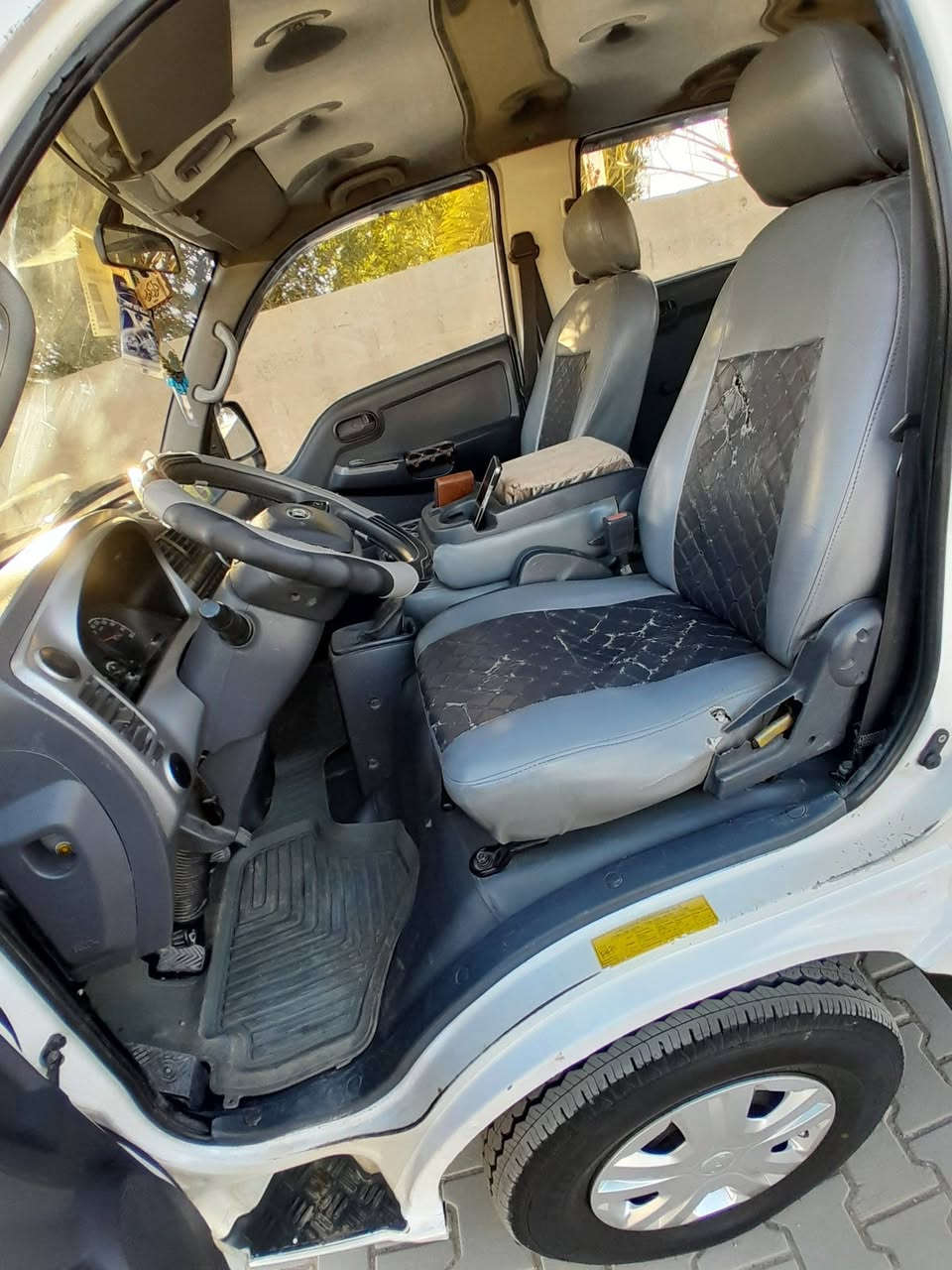 للبيع كيه عموشه دبل قماره موديل ٢٠١٥ رقم بغداد انكليزي سياره جديده بمعنى الكلمه ماشيه ١٣٠ الف حقيقي استخدام شخصي ماشايله حمل ابد كير ومحرك واكسل وتخم تاير كله جديد تبريد ثلج العنوان بغداد الطارميه الشراي يتصل الهاتف *********** #***********
