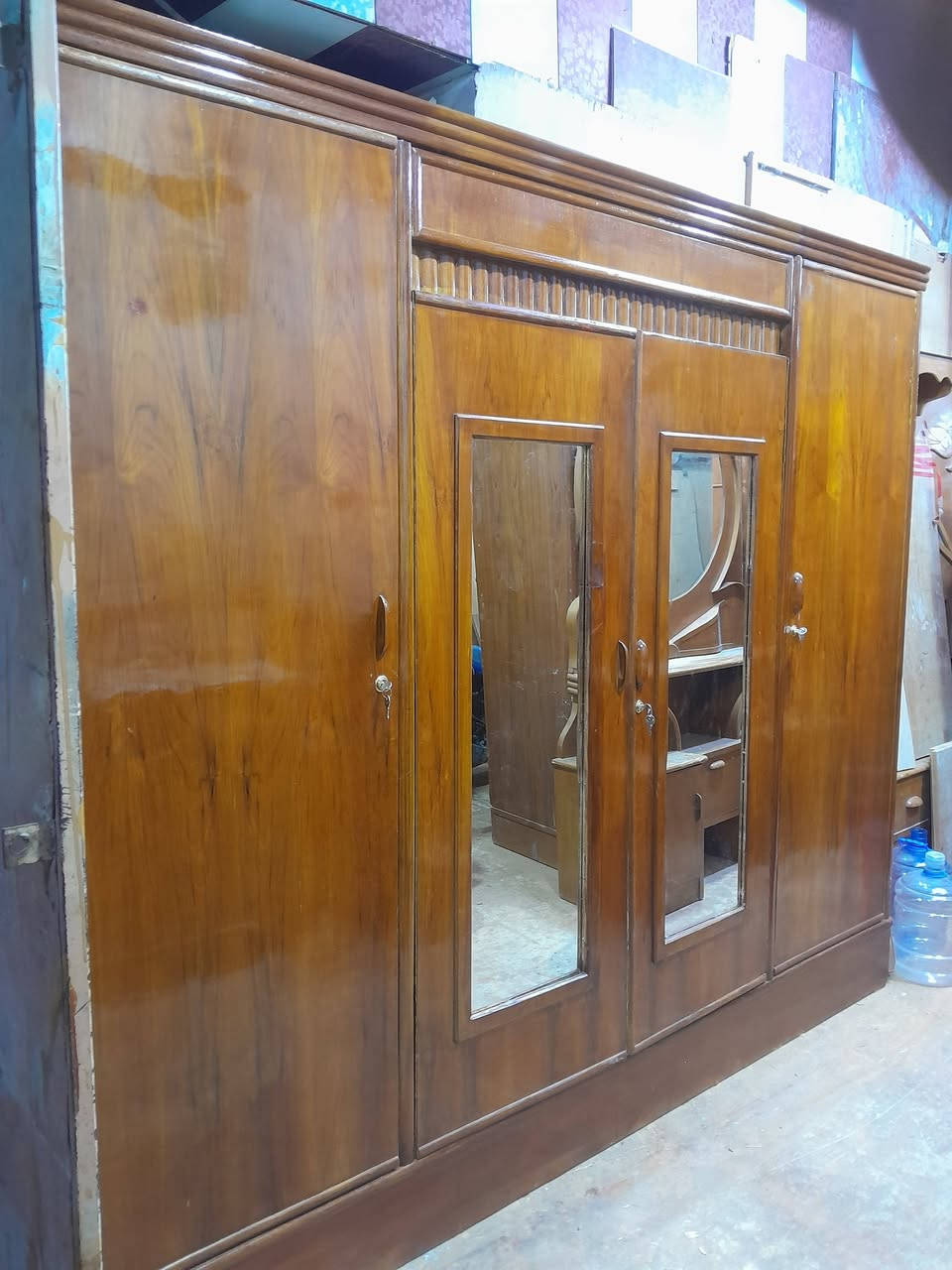 كنتور اربع بيبان نجاره السعر متين وخمسه وعشرين وبي مجال الحله ابو غرق وتساب او تصال ***********مصطفى النجار
