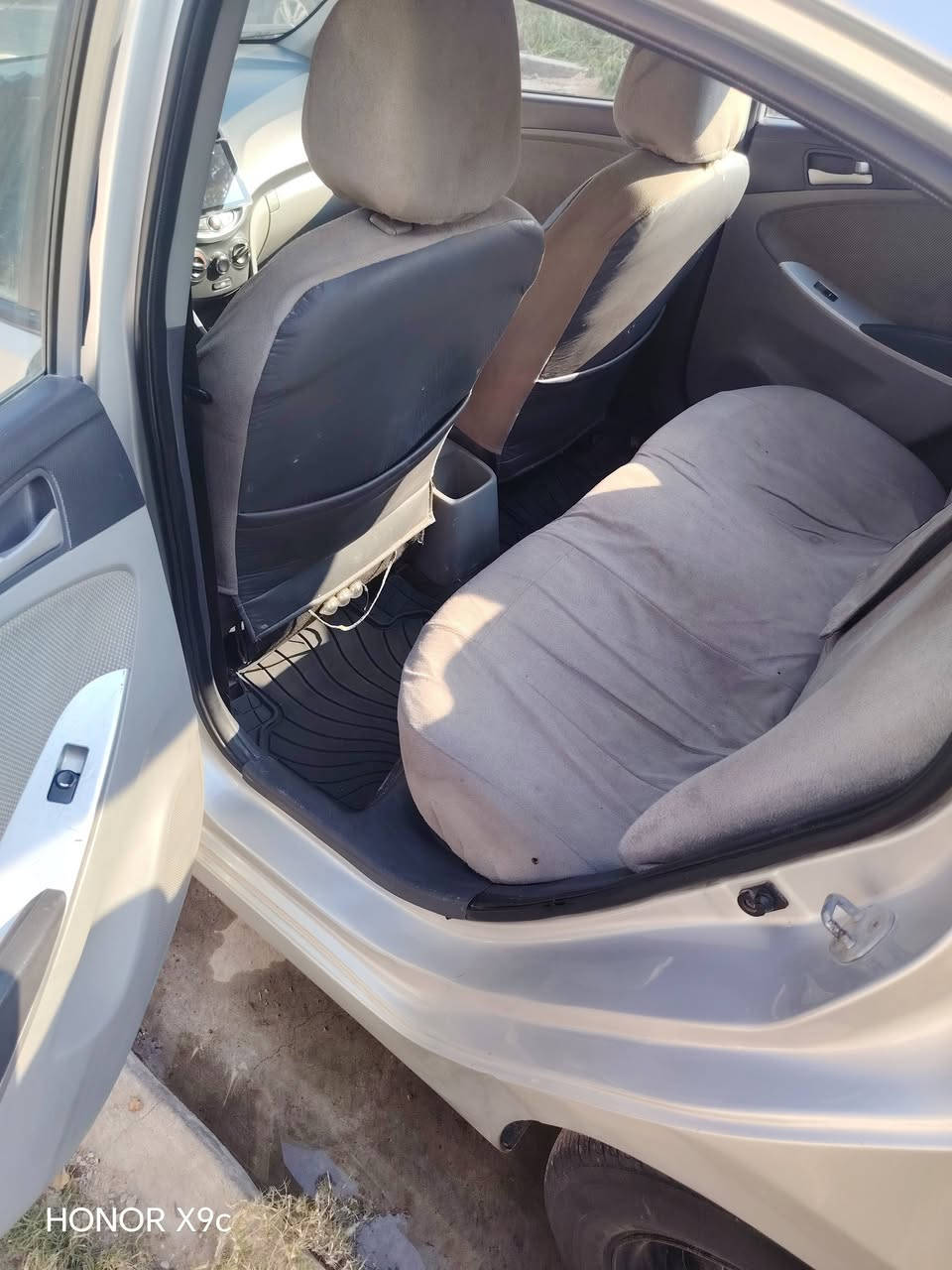 سلام عليكم من رخصت اخويه الادمن اكسنت ١٤ خليجي مكينه 1600قطرتين مكينه كير مكفولات سياره بيها قطعه وحده صبغ بدون دواخل شواصي تكم الغوده مكفولات تحكم جهتين اشاير بالمري شاشه كامره خلفيه رقم جديد صدرها حلوو بيها ملاحضات بسيطه للبطع ب ٩٣ وبيها مجال للشراي مكاني اطراف بغداد قريب ع اليوسفيه ***********/مامتواجد ع الفيس
