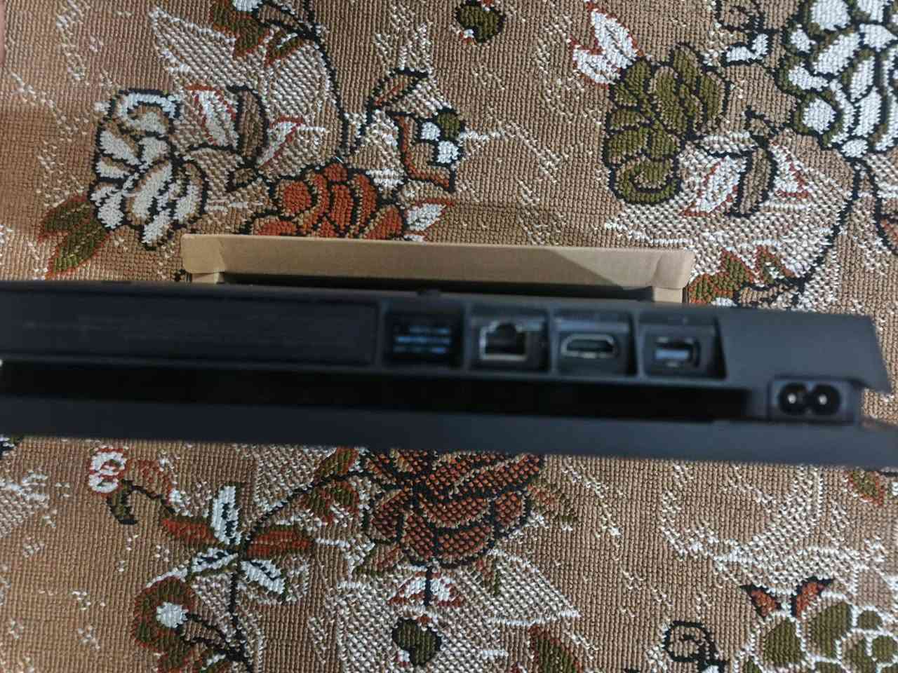 السلام عليكم متاح بلي فور سلم للبيع النضافة واضحة بل صور ويا يدى وحدة اصلية و ٣ اقراص السعر خاص


**إذا كنت صاحب هذا الإعلان وتريد حذفه لأي سبب، رجاءا أرسل رسالة إلى الدعم الفني**