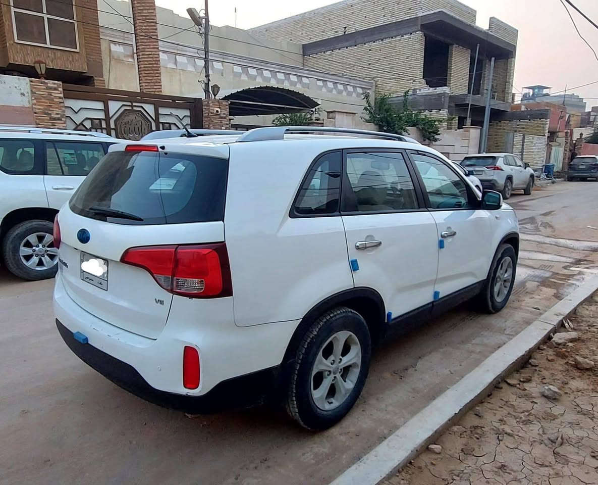 سورنتو خليجي موديل ٢٠١٤ رقم بغداد باسمي .. ٦ سلندر ..٧ راكب ..٣ قطع تبريد..كامرا.. حساس ..بيهه شخط بالباب الخلفي عكس السايق..والمحرك مفتوح كازكيت فقط والباقي كله تمام ..جاهزة من كلشي حدادية ..تبريد..تايرات...السعر ١٧٣ وبيهه مجال بسيط ...مكان السيارة بالحلة .. للاستفسار ***********
