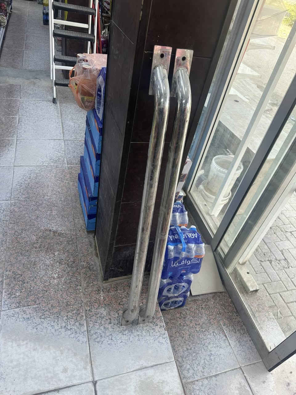 سلام عليكم المايريد يشتري لايواعد وينطي حجايه 
عمي بطلو من وره 10 الف الحاجه متريدها 
غراض نيفاره للبيع 
حساس محرك 
تك تاير مامفتوح بلجيس بعده 
ستيلات بدي 
العنوان نجف حي الغدير 
***********
