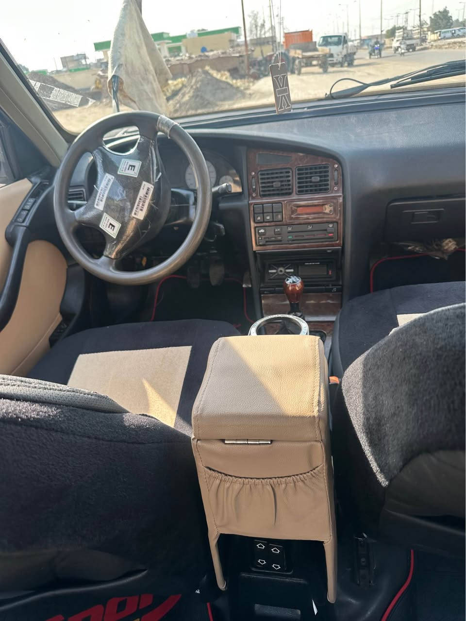 سلام عليكم 
بيجو بارس 2015 
رقم بغداد أنكليزي تحويل ثاني يوم غرفتهة جديدة تخبل كهربائيات كلهة شغاله تبريد يرادله بس راديتر فقط 
مبدل بيهة بنيد كير مكينة مكفولات السعر ٤٢ وبيهة مجال بسيط 
*********** بغداد, العراق
