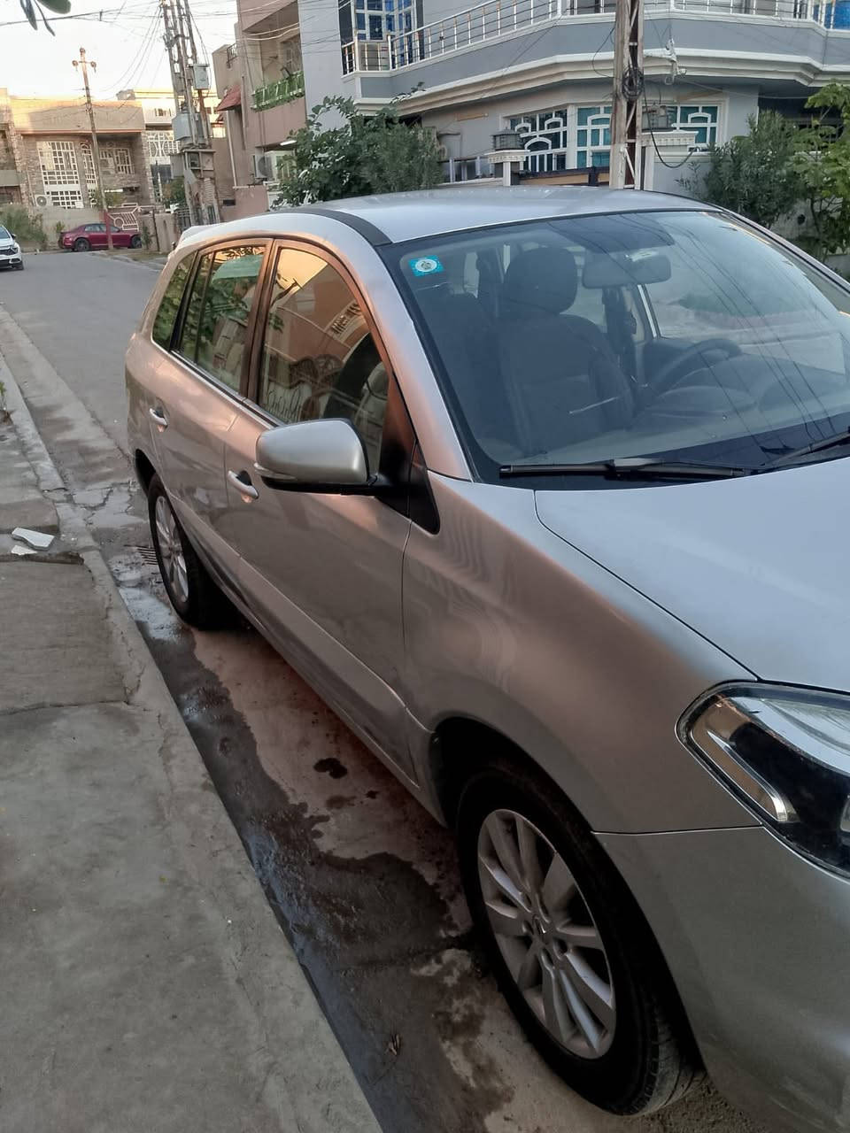 السلام عليكم
رينو كوليوس 2014 رقم بغداد
محرك 2500
كير ومحرك مكفولات 
سيارة نظيفة 
السعر 95 وبي مجال
*********** للاتصال واتساب
علماً ان السيارة باسمي
