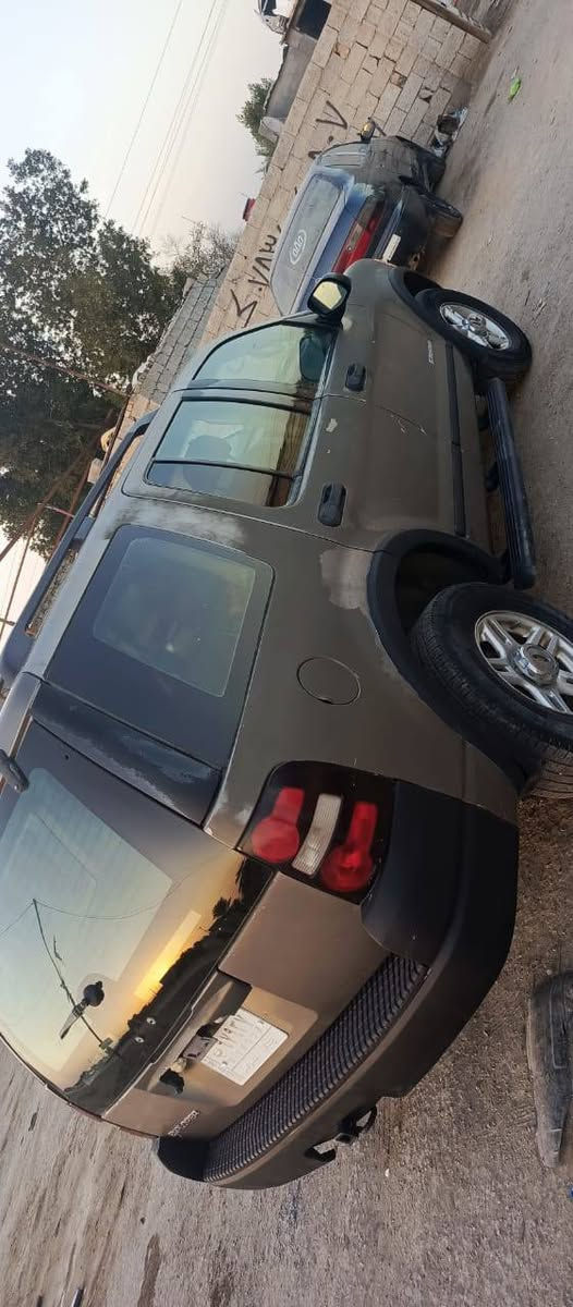 السلام عليكم ورحمة الله وبركاته
فورد اكسبلور ٢٠٠٤ رقم بغداد بأسمي نافذة لغاية ٢٠٢٩ محوره مكينة وكير ياباني ففتي ٣٠٠٠ بيها ضربة بالباب جهة السايق أثر أبو الدلفري تايرات ٧٠ بالميه باتري جديد قبل ٣ أيام مشتريه

 السعر ٦٠ وبيها مجال للطيبين واي استفسار الاتصال *********** أو ***********
محافظة الديوانية
عماد الشبلي حيدر عماد
