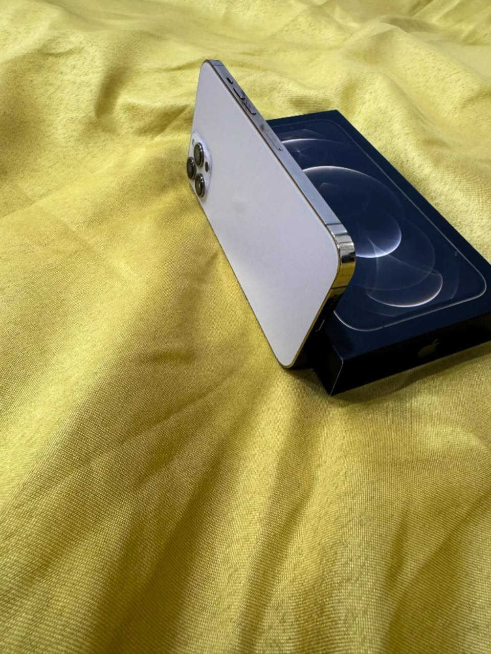 📱 iPhone 12 Pro Max للبيع
الحالة: نظافة 100%
السعة: 256GB
الجهاز جديد جداً
الجهاز مفحوص ويعمل بكفاءة عالية 
📦 يوجد توصيل داخل بغداد / الكرخ
📍 العنوان: بغداد – البياع
📞 رقم الهاتف / واتساب:***********
اسعر 425
