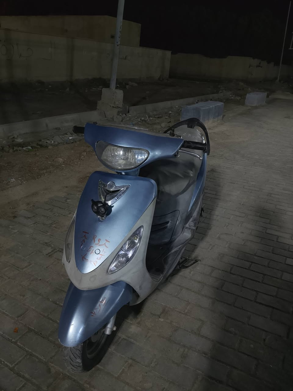 السلام عليكم ماكس منغولي مفتوحه مره واحده غراضه كله بلاد دراجه مكينه خرسه وبل باكيت سلف هندر كهربائيات شغاله من طول الطول تخم تاير جديد درجه خير من الله  
المكان القرنه هور سعد(550)وبيه مجال قليل رقمي ***********
