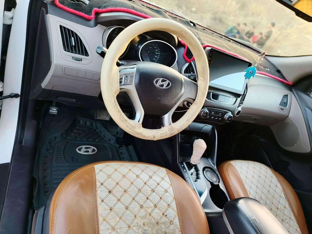 السلام عليكم للبيع توسان موديل 14  تبريد شغال شاشة لمس فحته براما رقم بغداد نكليزي  السعر 140 وبيها مجال مكان بابل الرقم الهاتف ***********
