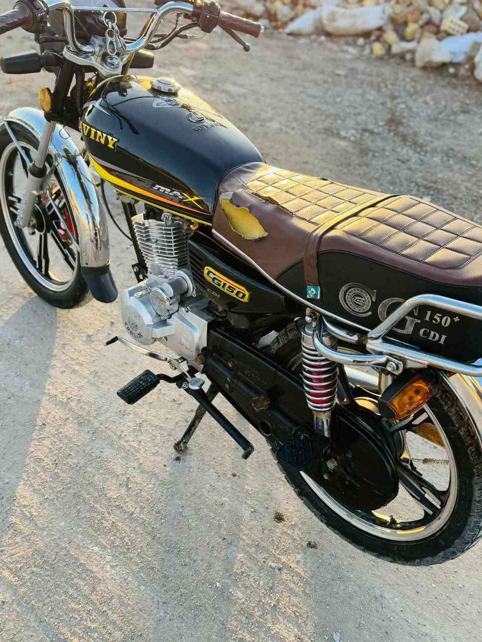 السلام عليكم سفانه البيع مكفول شرط موديل 23 السعر 1400
***********
