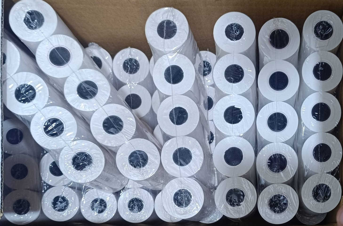 السلام عليكم 
ورق كاشير مال أجهزة pos مال رواتب أو أجهزة الكاشير الصغيرة 
متوفر 4 كراتين الكارتون 100 رولة 
***********
