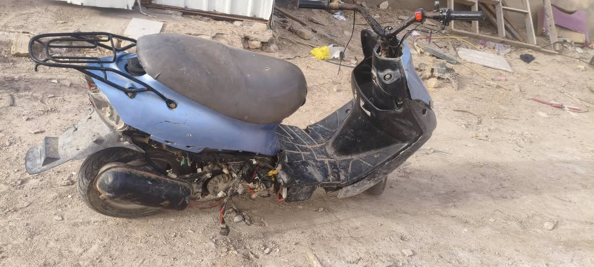 سلام عليكم دراجه بيجي للبيع محرك ما مفتوح من عنده ولا برغي طافيه كوم حديد سعر 125 وبيه مجال لمو شراي لا تجي خاص هذه رقمي ***********
