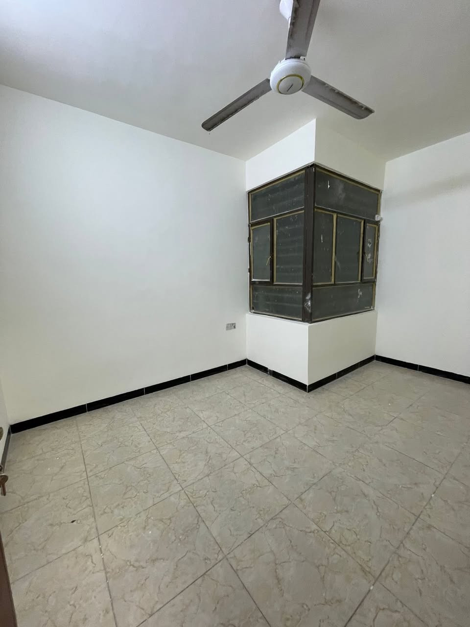 #للايجار 50متر طابقين بشارع نخل

يحتوي عل غرفتين نوم وصاله مطبخ صحيات

السعر700 الاستفسار***********
