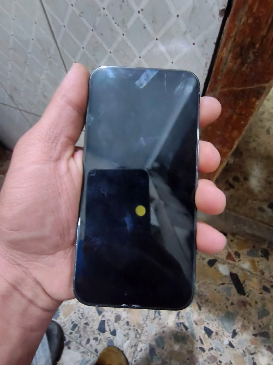 أيفون 13 (pro) بس مو ماكس  جهاز ماستر ما مفتوح ابد 256ذكره بي بس هاي نفطه صفره بل شاشه ما امثره على شاشه ابد بي بي فطر بل ضهر كلش صغير واضح بل صوره السعر 400 بي مجال بسيط الرقم *********** مكاني بغداد بلديات
