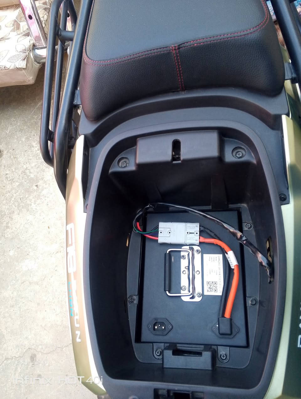 السلام عليكم دراجة شحن ليثيوم  30 امبير 72 فولت تمشي من 70 كيلو الى 90 كيلو بيهه سماعات منه وبيهه اباجي ملف 2000للبيع بعدهه جديدة زيرو مماشية استخدام شهرين مطالع بيهة سعره مليون 150 مكاني بغداد الغزالية رقمي ‏‪***********‬‏ أو واتس اب ***********
